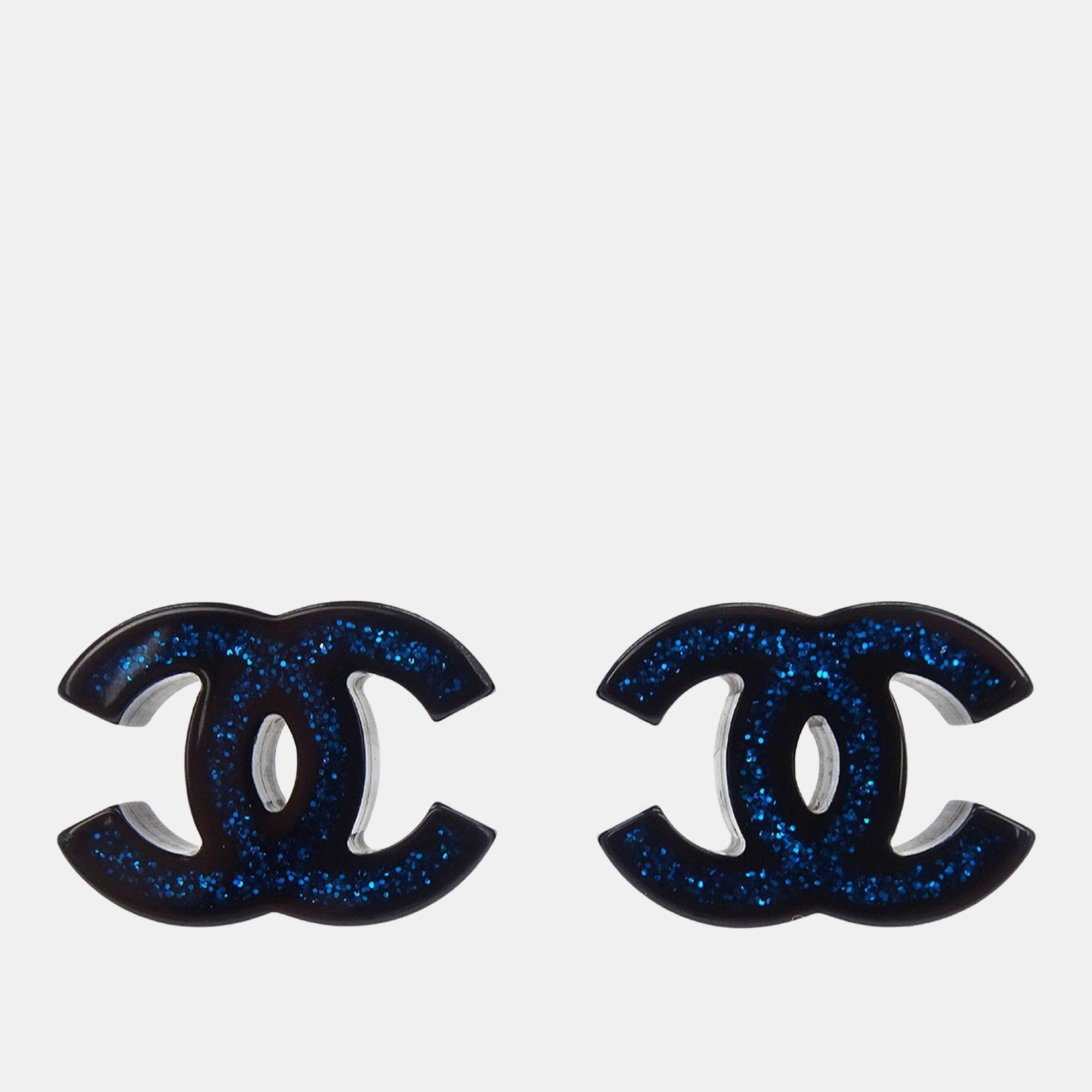 

Chanel CC Piercing Earrings Black