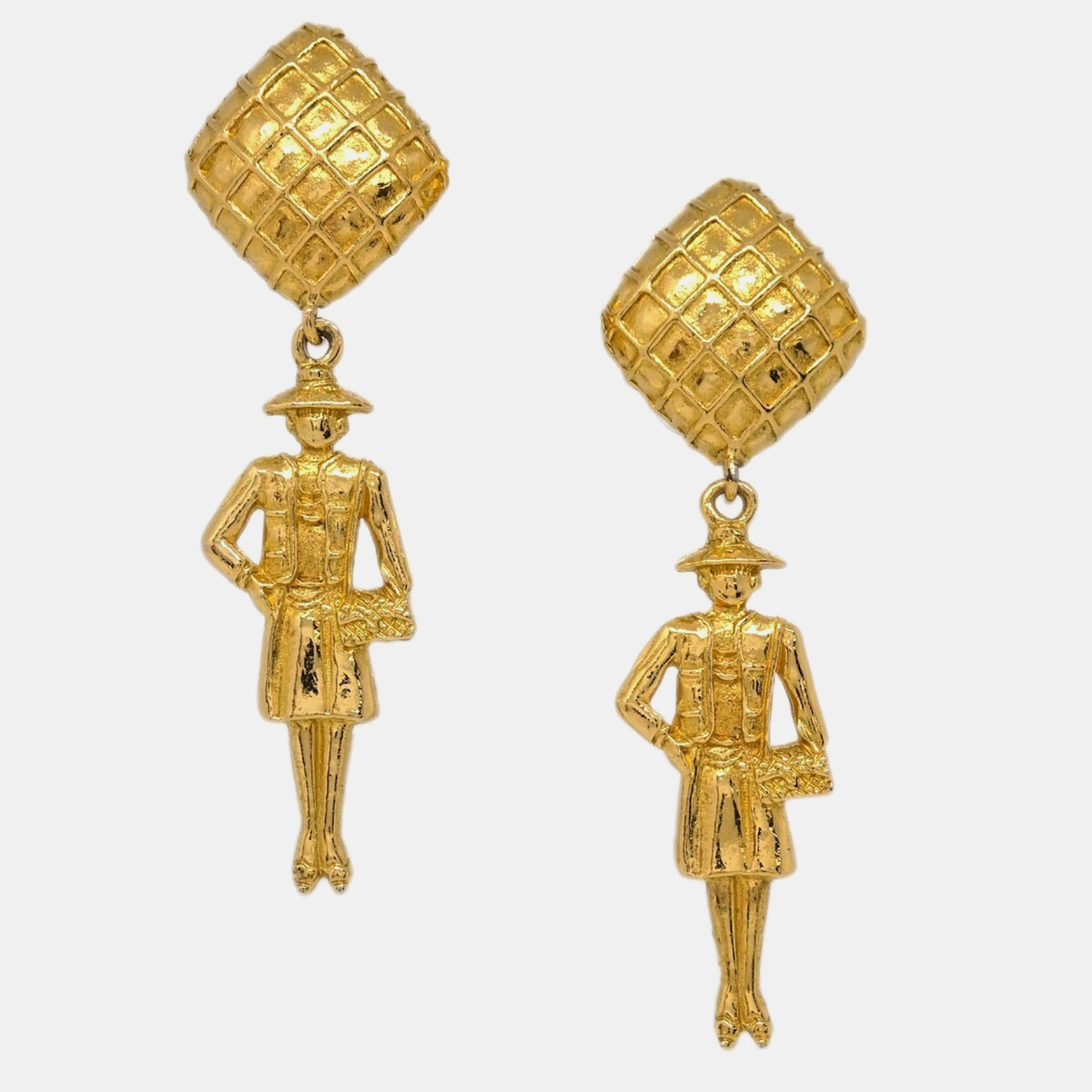 

Chanel Dangle Earrings Clip-On Gold