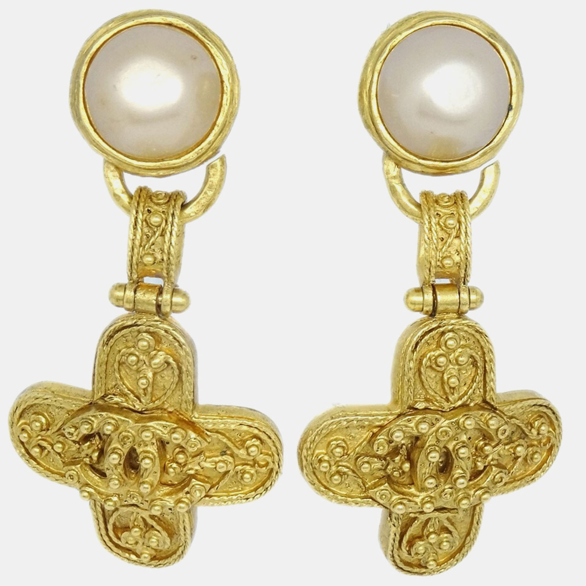 

Chanel Artificial Pearl Dangle Earrings Clip-On Gold