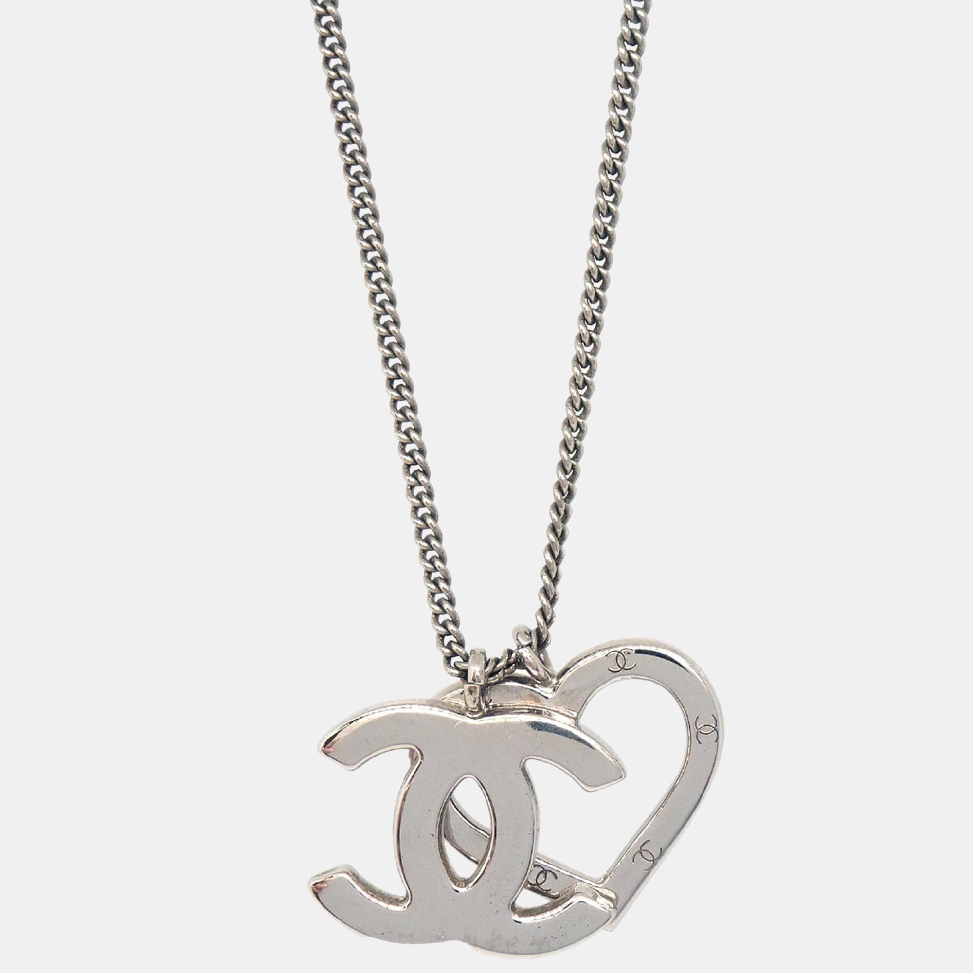 Pre-owned Chanel Cc Heart Chain Necklace Silver