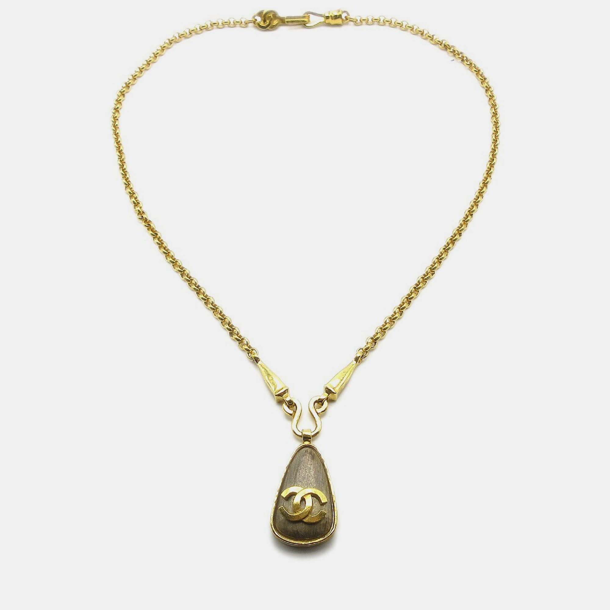 

Chanel Gold Chain Pendant Necklace
