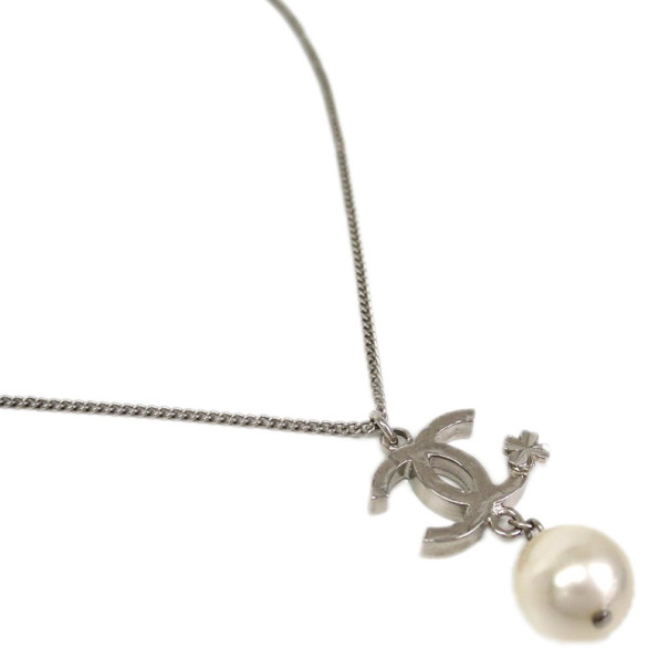 Chanel CC Logo Pearl Four Leaves Necklace
