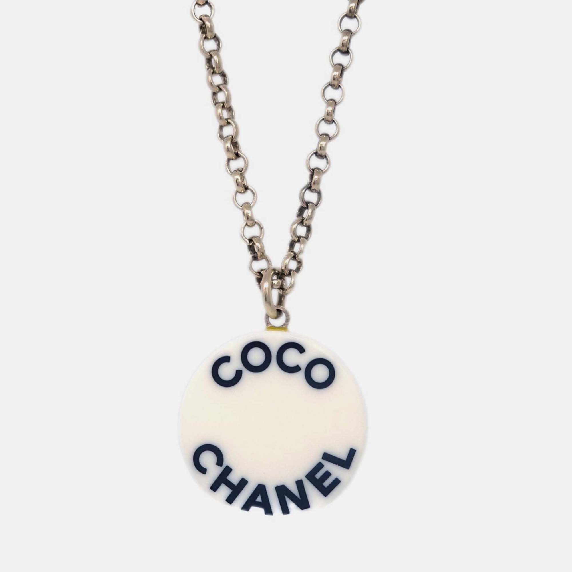 

Chanel Gold White Pendant Necklace