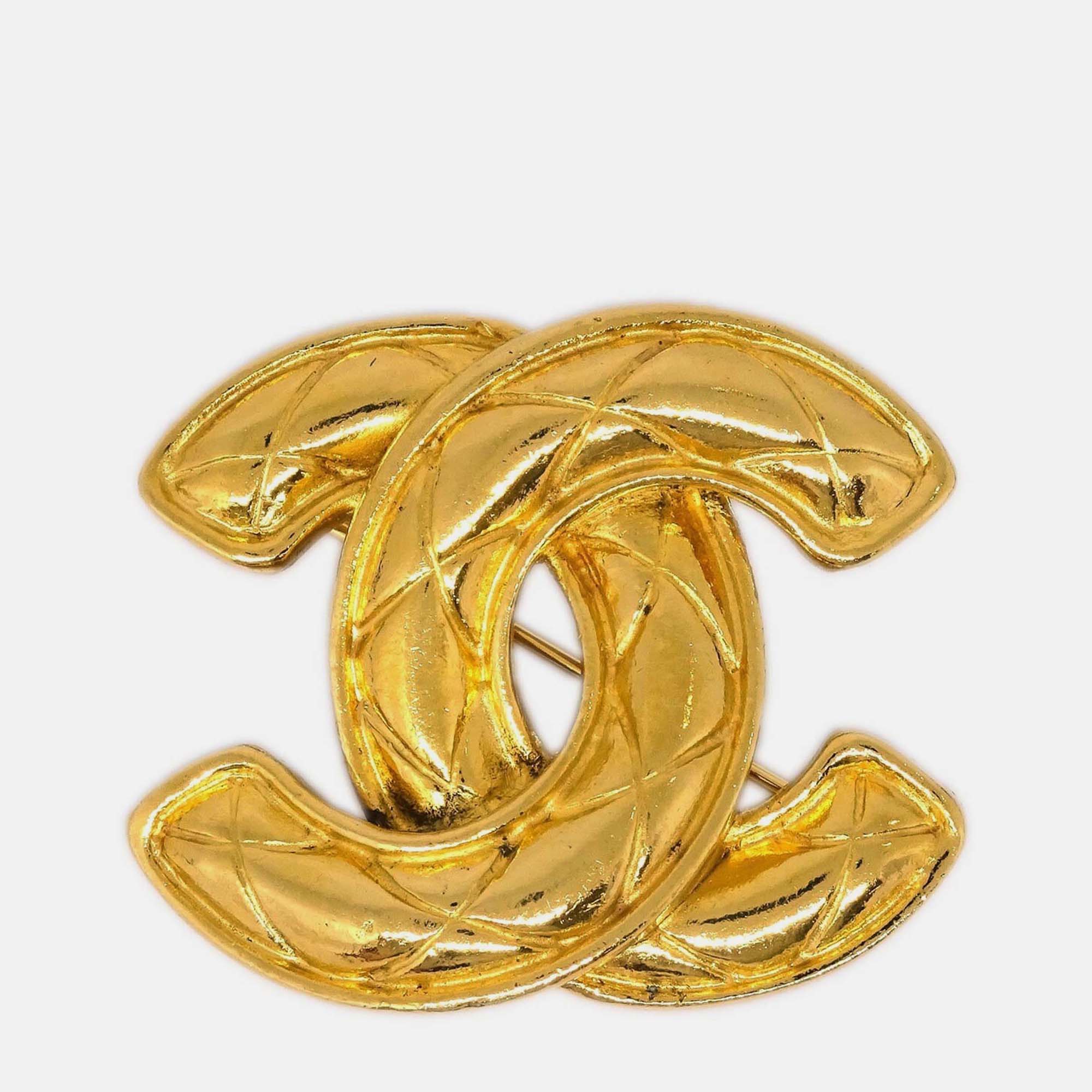 

Chanel Quilted CC Brooch Pin Gold