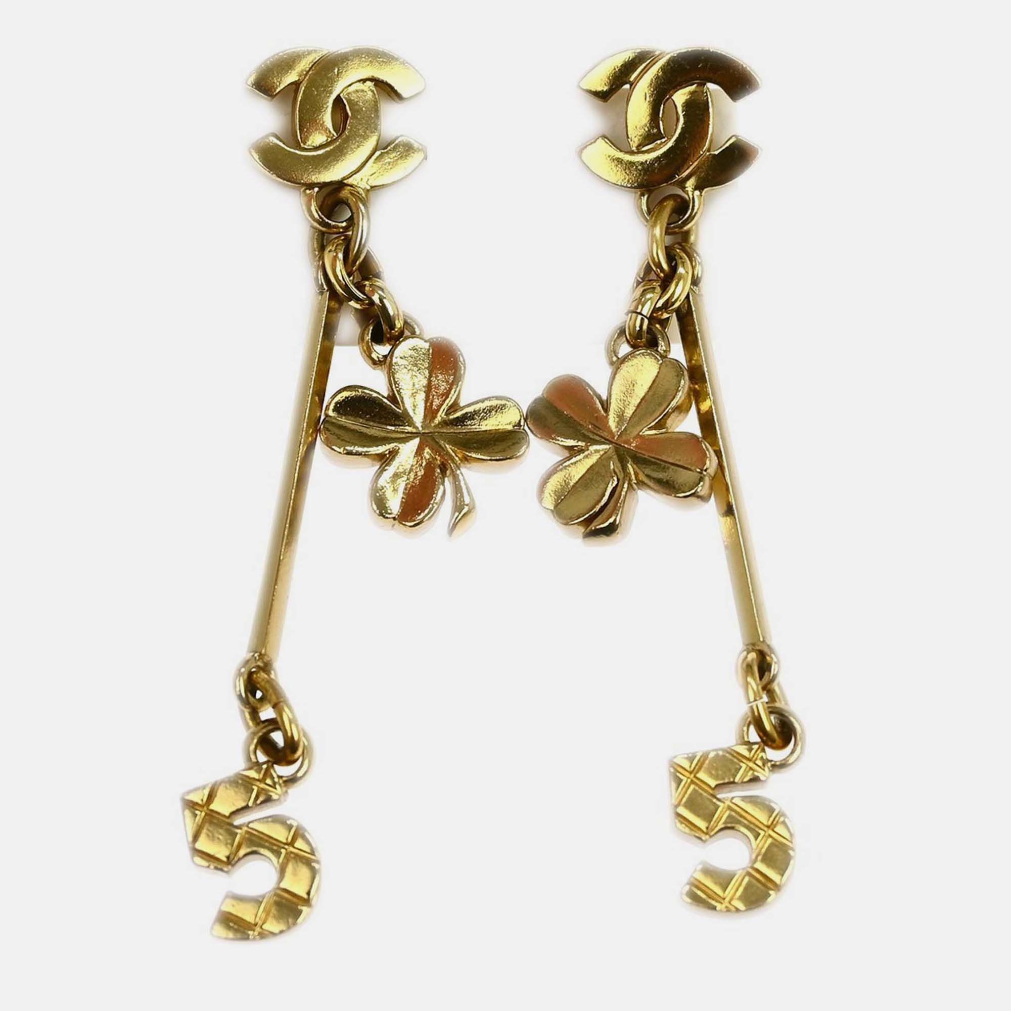 

Chanel Dangle Pierced Earrings Gold