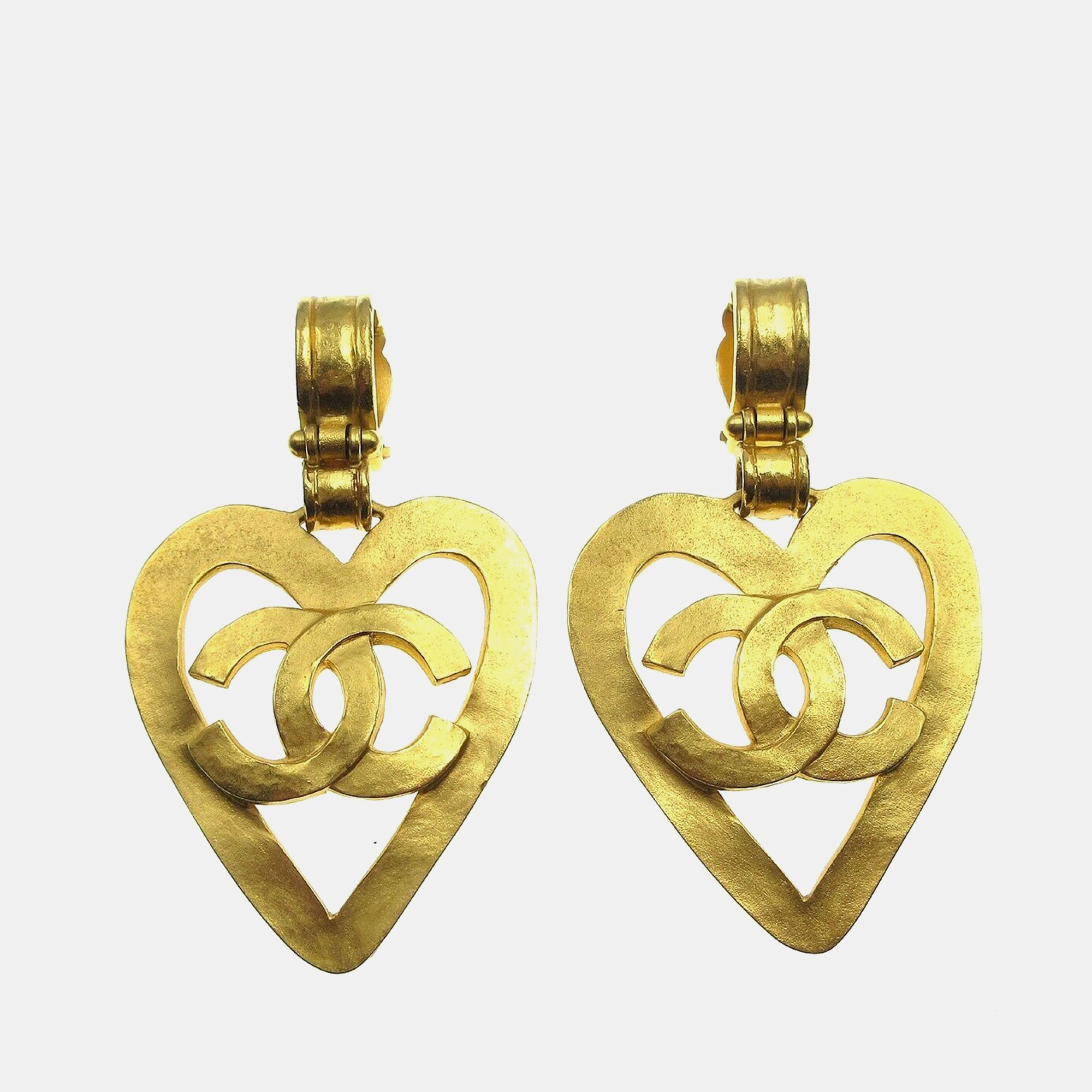 

Chanel Heart Dangle Earrings Clip-On Gold