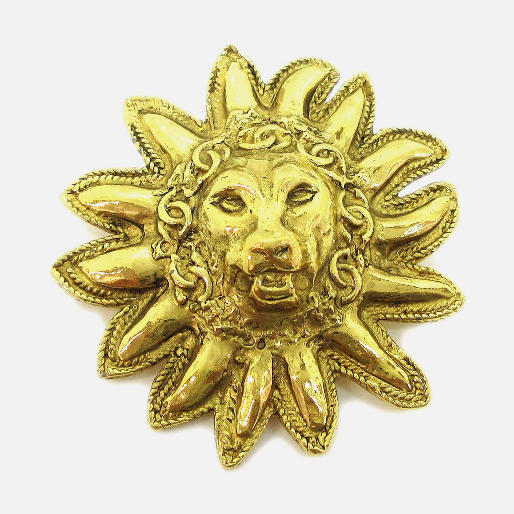 

Chanel Lion Brooch Pin Gold