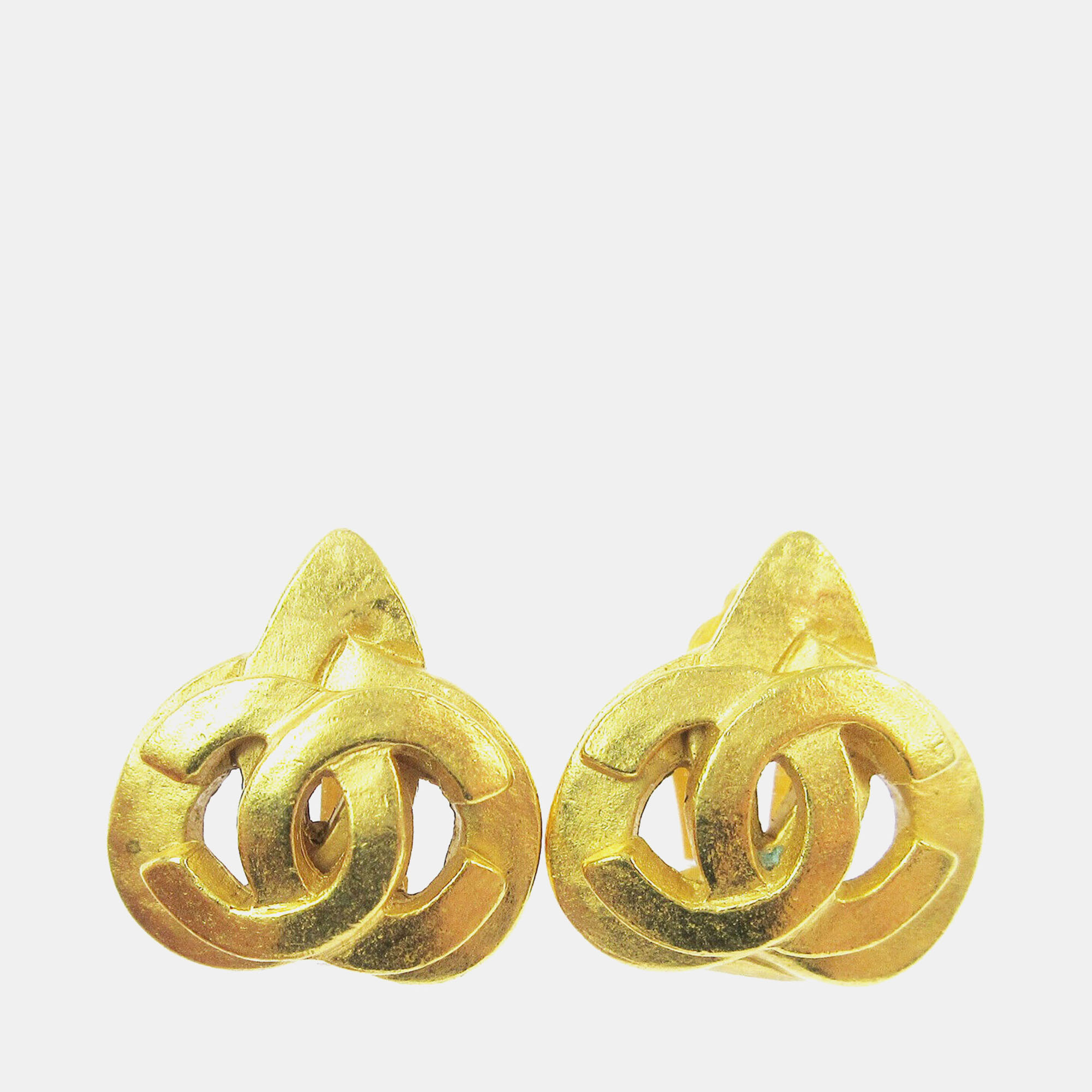 Pre-owned Chanel Heart Earrings Clip-on Gold