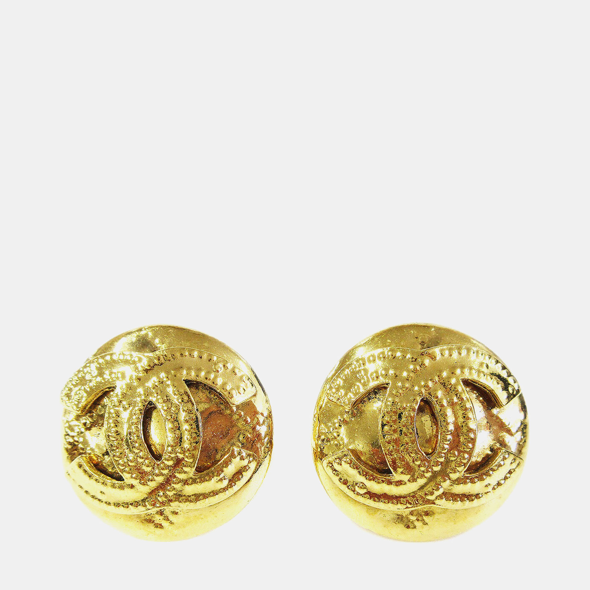 Pre-owned Chanel Button Earrings Clip-on Gold