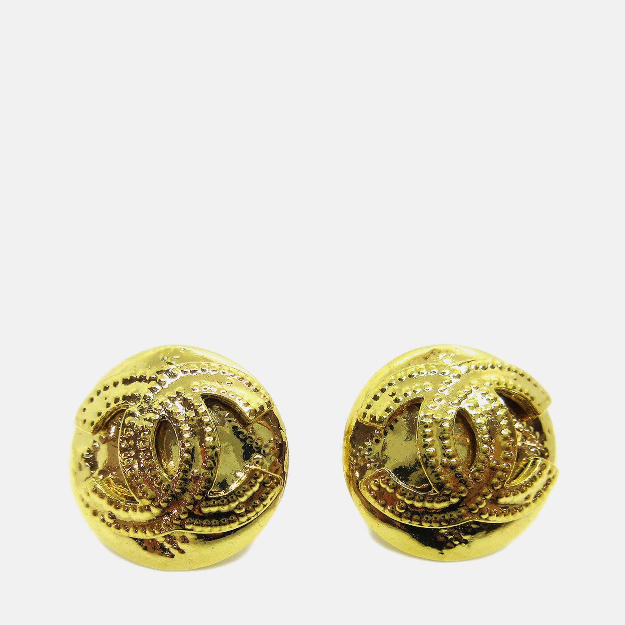 

Chanel Button Earrings Clip-On Gold