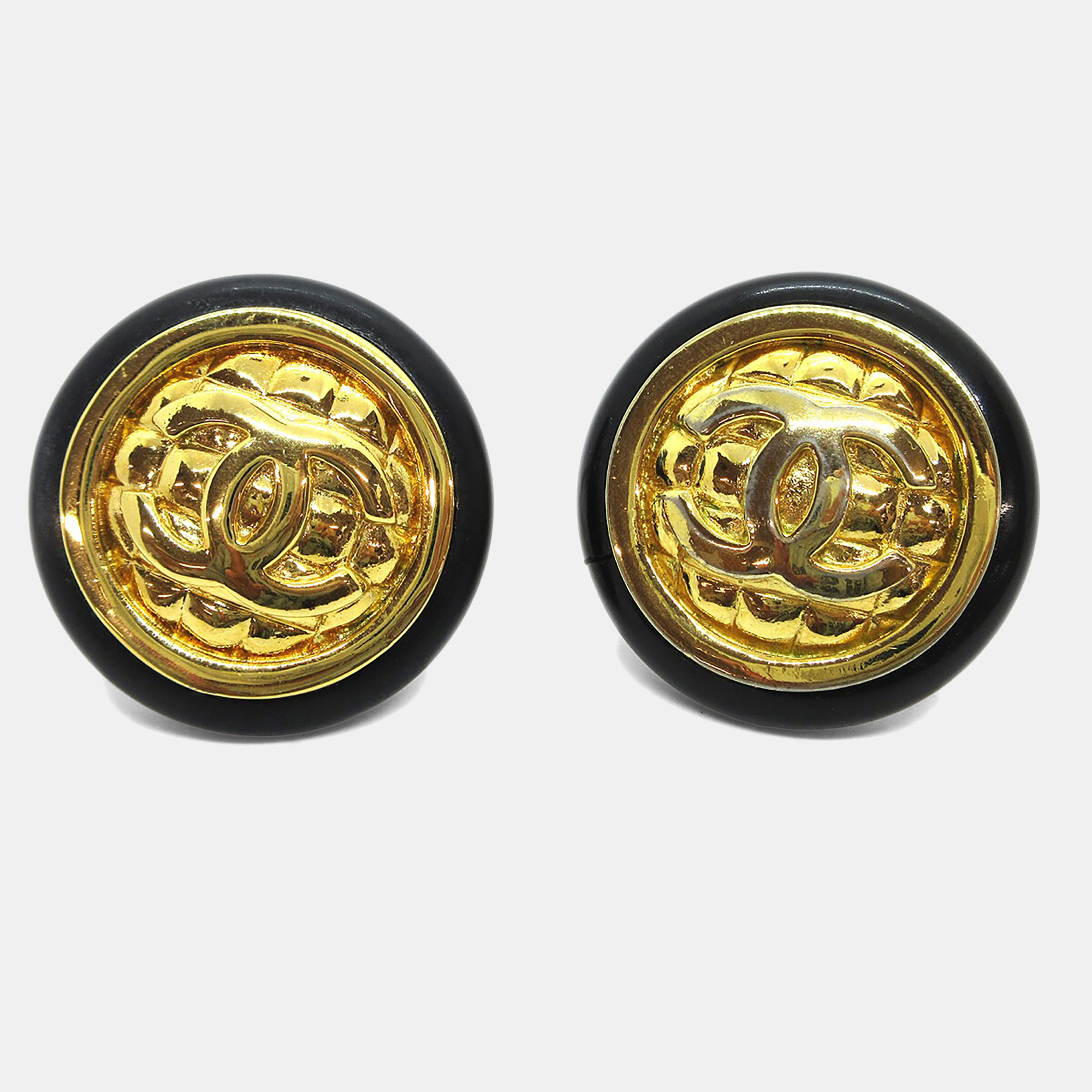 

Chanel Button Earrings Clip-On Gold Black