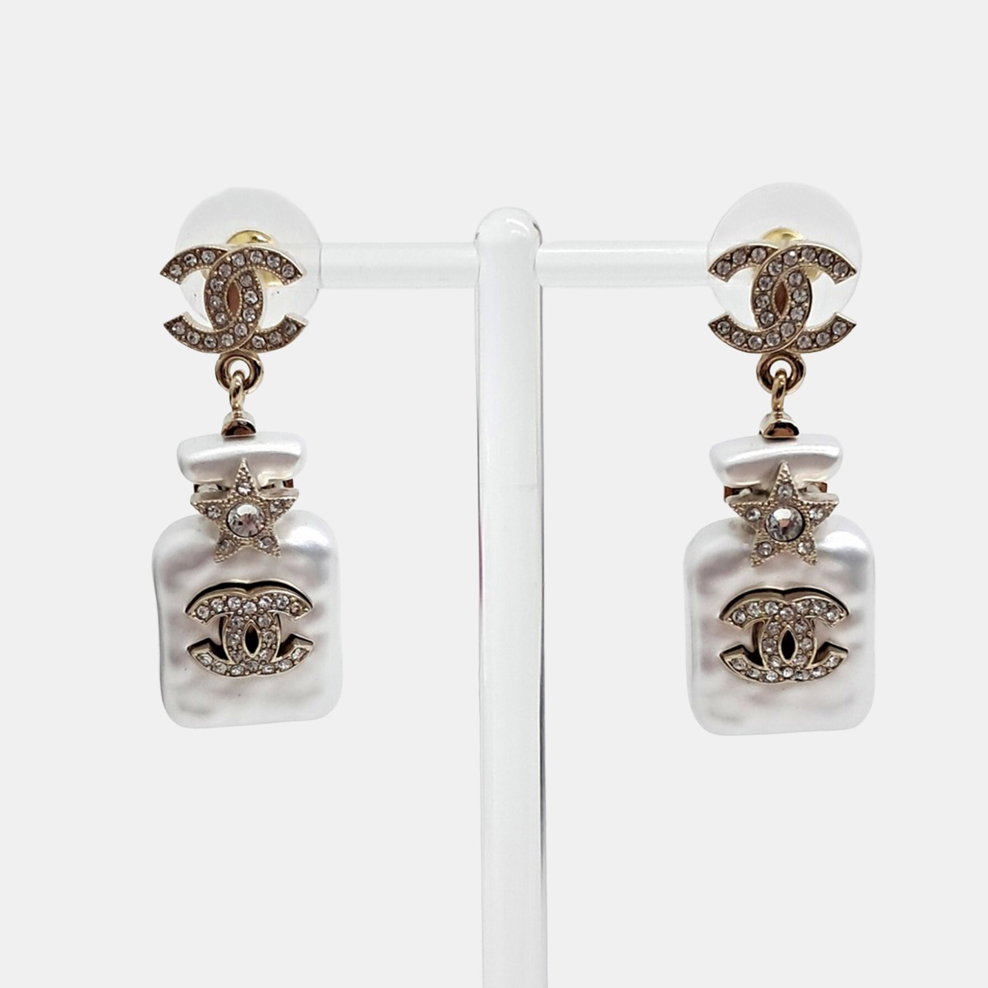 

Chanel Gold Tone Metal Earrings, Multicolor