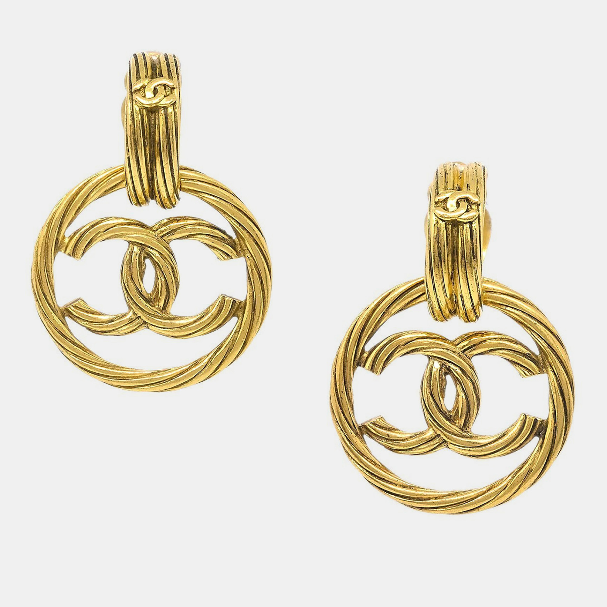 

Chanel Dangle Hoop Earrings Clip-On Gold