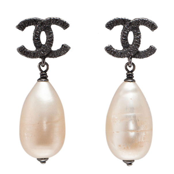 Chanel CC Drop Pearl Black Metal Earrings