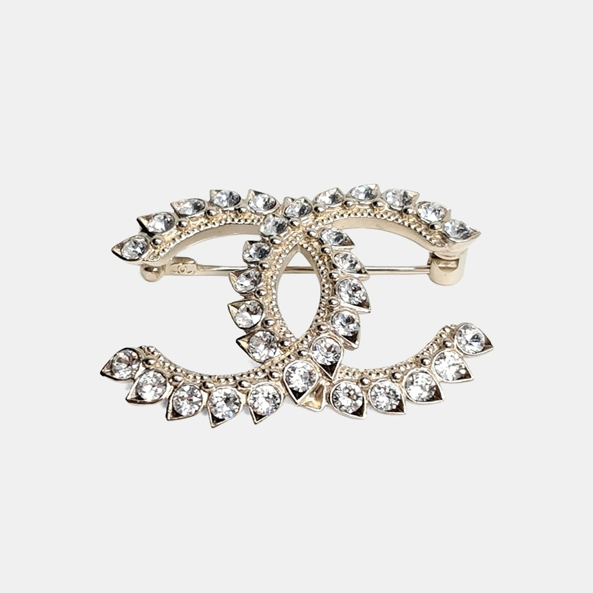 

Chanel logo embellished brooch, Multicolor