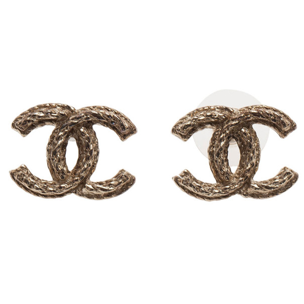 مملوكة مسبقًا Chanel CC Logo Gold Tone Earrings