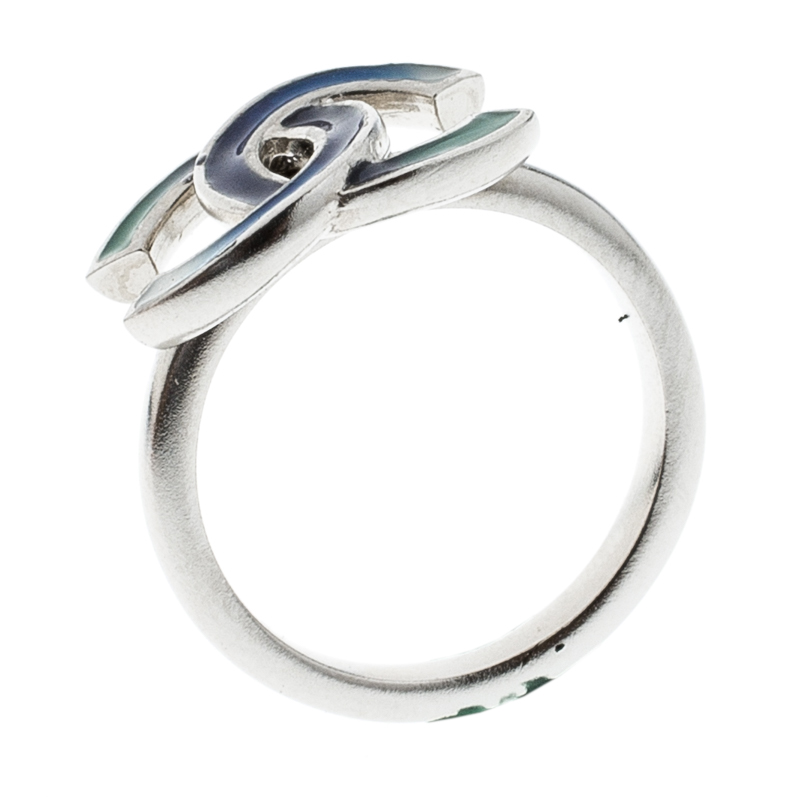 مملوكة مسبقًا خاتم شانيل CC إيناميل أزرق فضي اللون مقاس 52.5