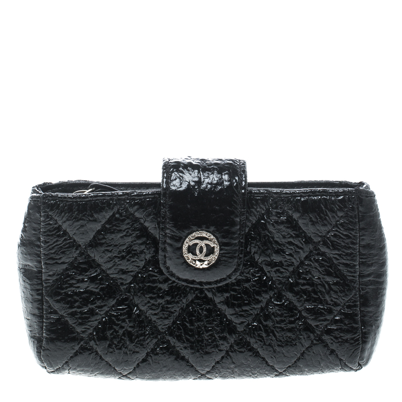 مملوكة مسبقًا Chanel Black Quilted Coated Fabric iPhone Pouch