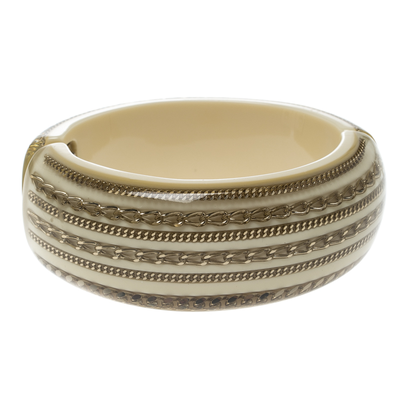 مملوكة مسبقًا سوار شانيل CC كريستال رزين كريمي بسلاسل عريض 