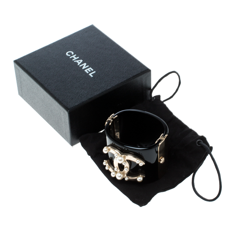 Black plastic bracelet Chanel Black in Plastic - 16732751