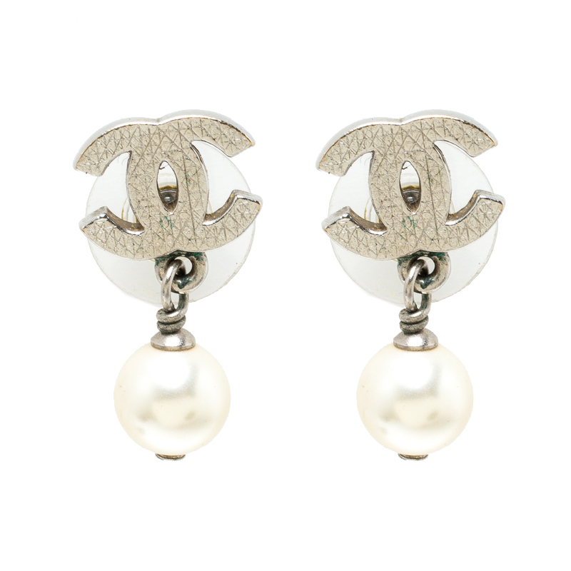 مملوكة مسبقًا Chanel CC Mini Faux Pearl Silver Tone Drop Earrings