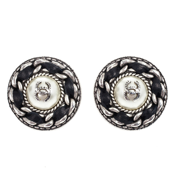 مملوكة مسبقًا Chanel Pearl Earring