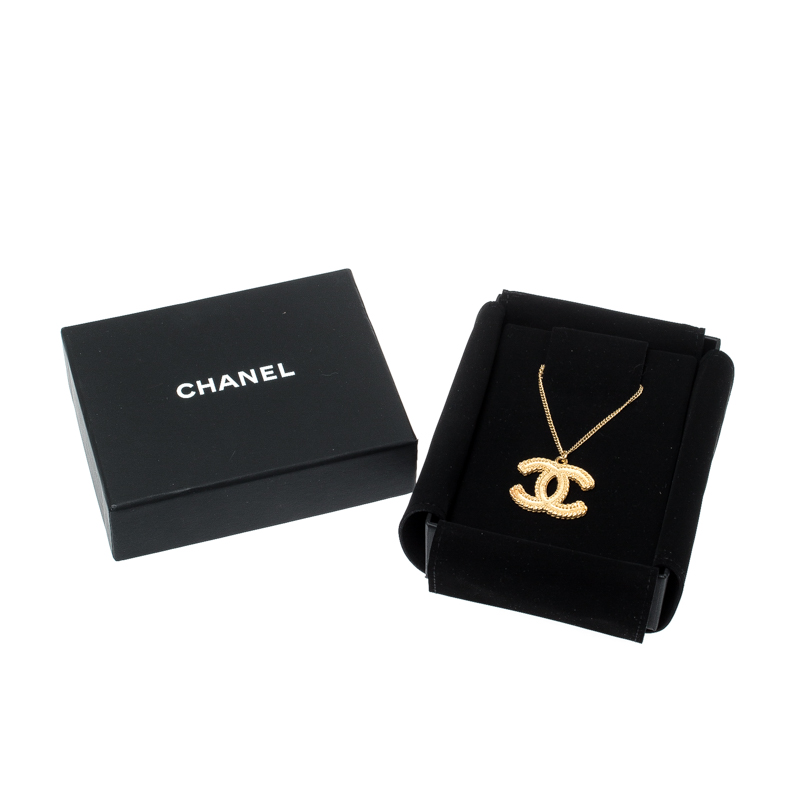 Gold Chanel CC Pendant Necklace – Designer Revival