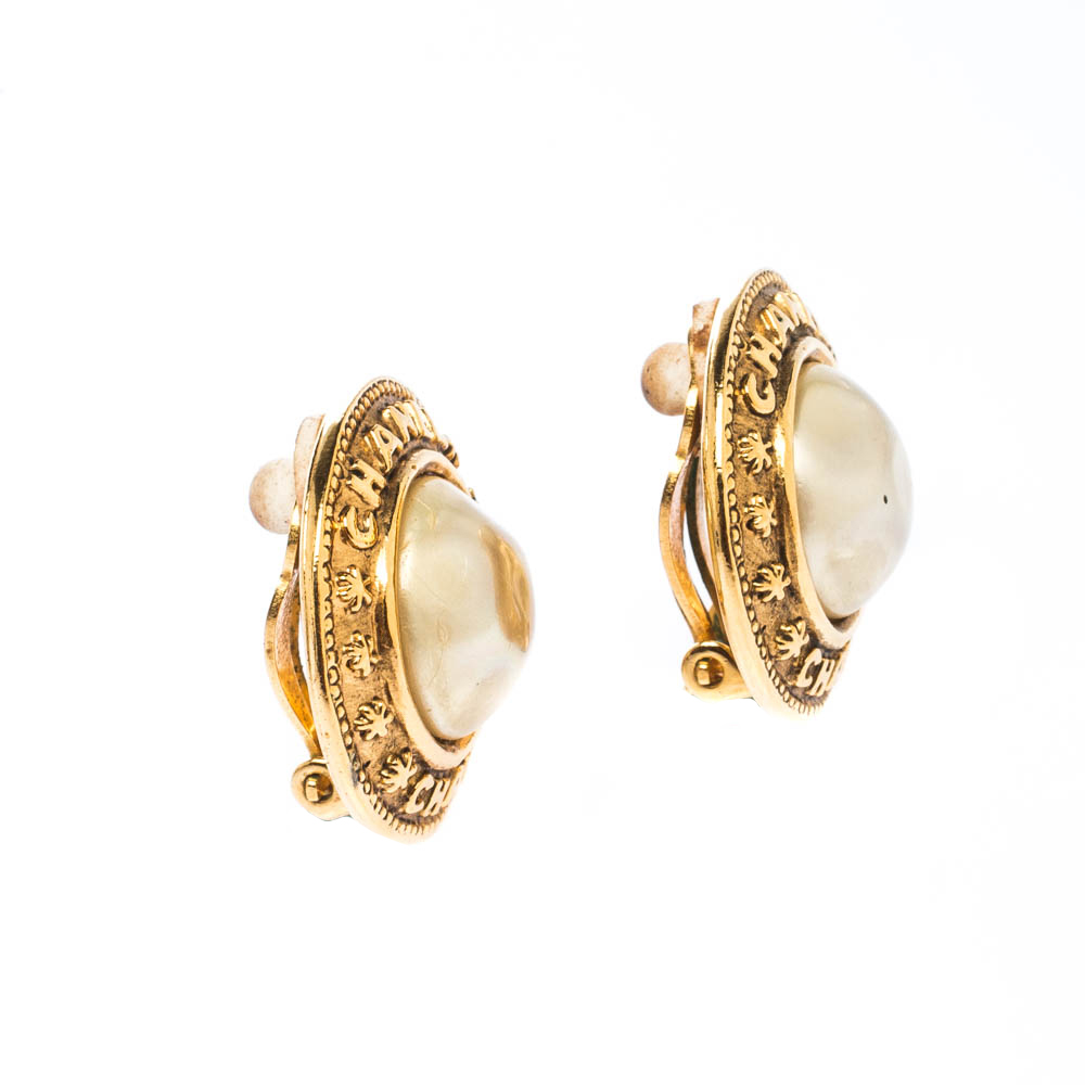 

Chanel Faux Pearl Gold Tone Round Clip-on Stud Earrings