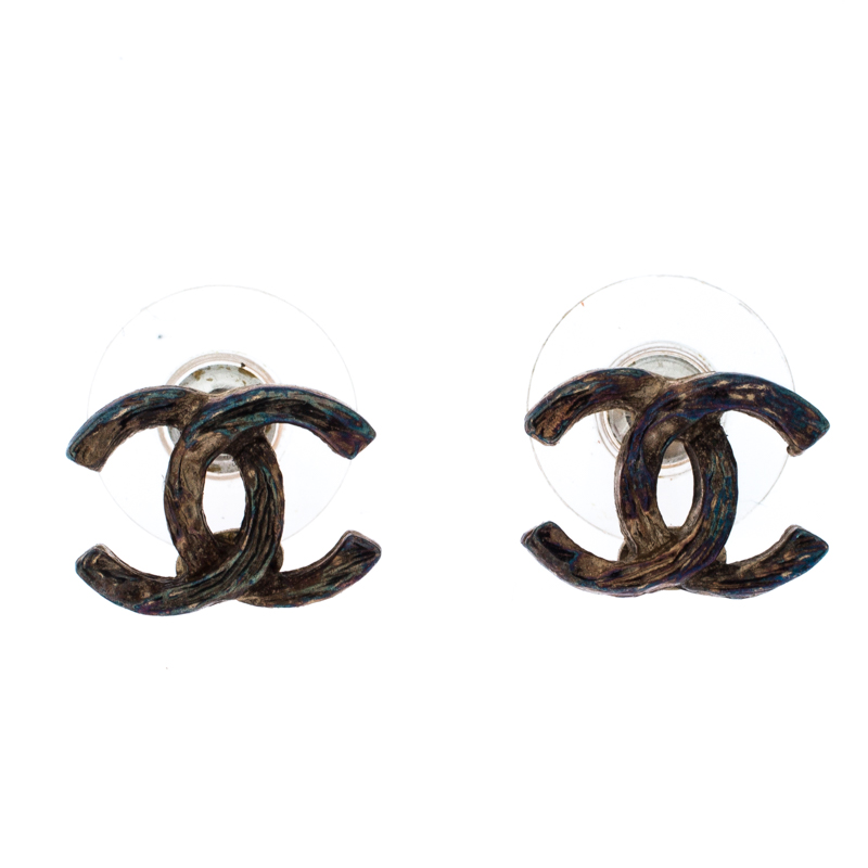 مملوكة مسبقًا Chanel CC Metallic Enamel Coated Twisted Gold Tone Earrings