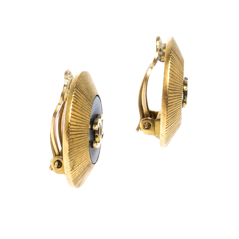 

Chanel CC Black Textured Gold Tone Round Clip-on Stud Earrings
