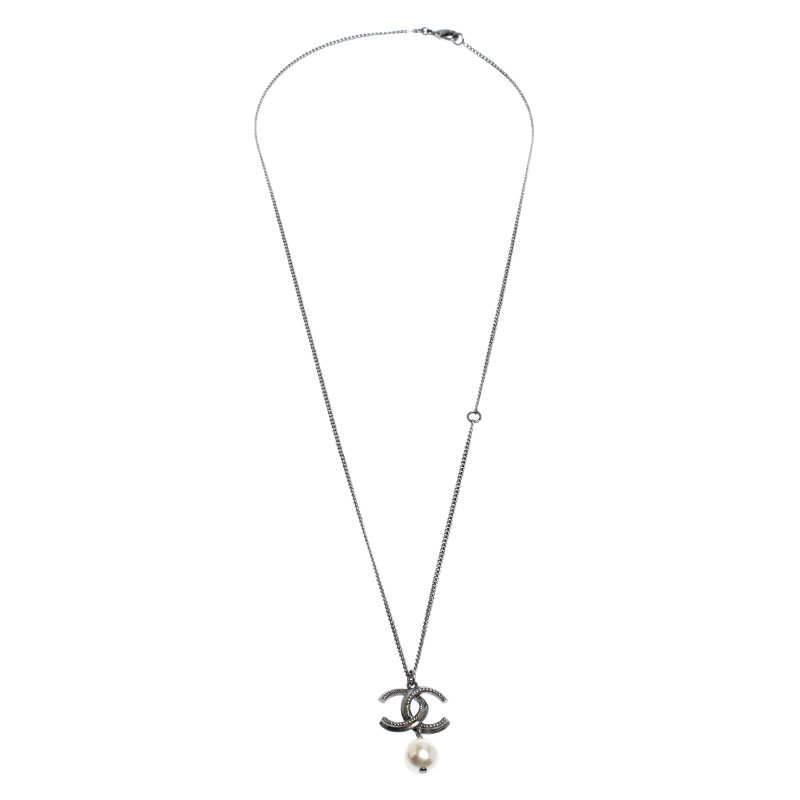

Chanel CC Gunmetal Tone Faux Pearl Pendant Necklace, Silver