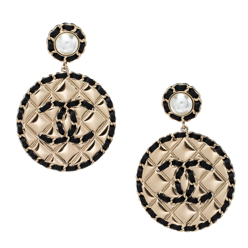 مملوكة مسبقًا Chanel CC Quilted Motif Interwoven Leather Gold Tone Dangle Earrings