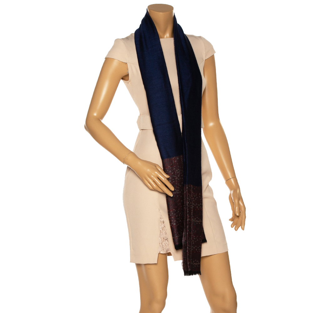 

Chanel Navy Blue & Red Cashmere Scarf