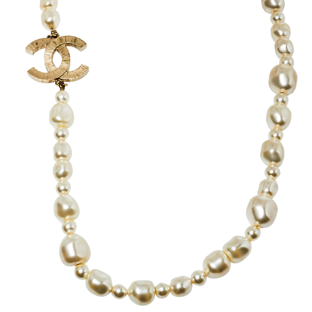 

Chanel Classic Short Off White Pearl Necklace, Cream