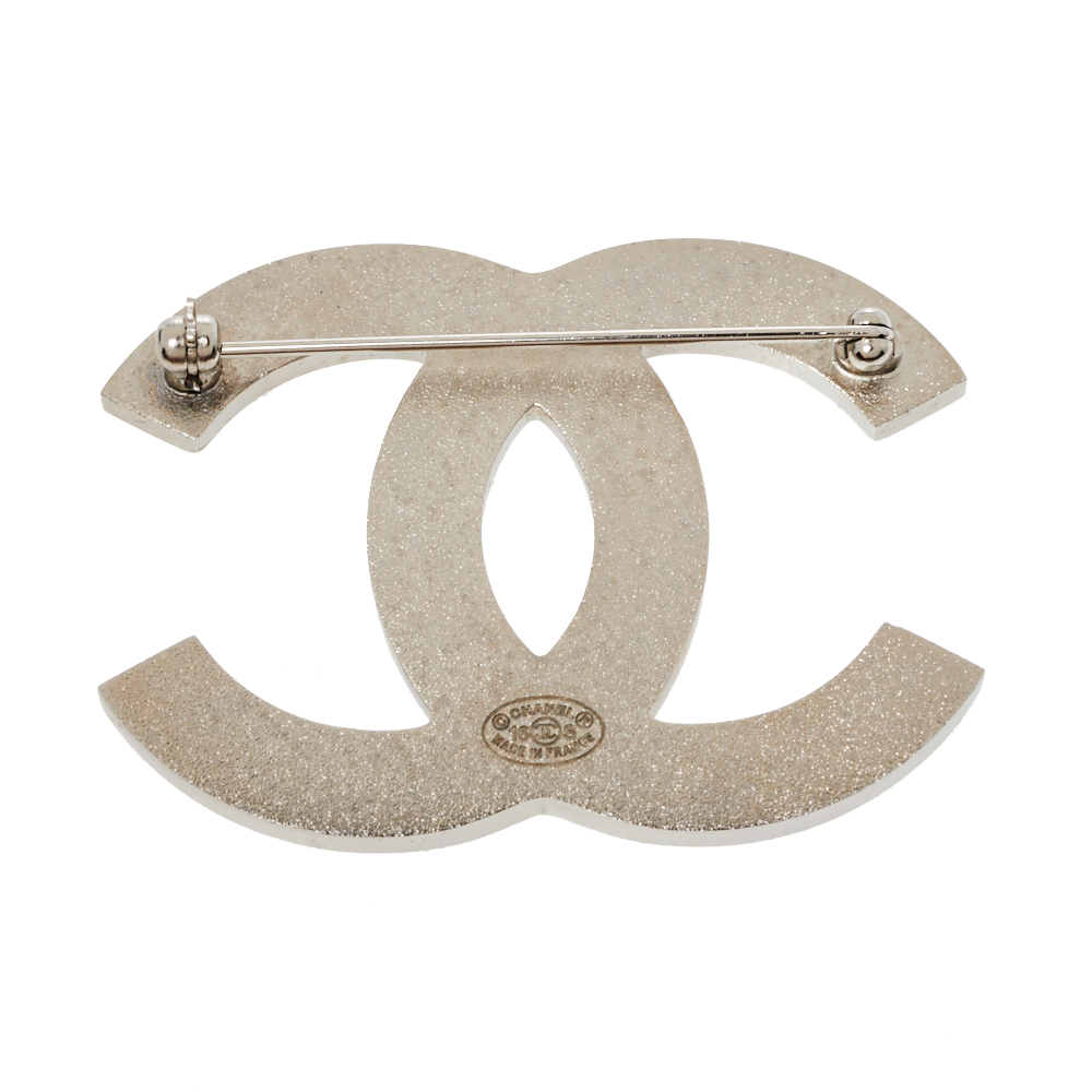 

Chanel Navy & White Enamel Striped CC Pin Brooch, Navy blue