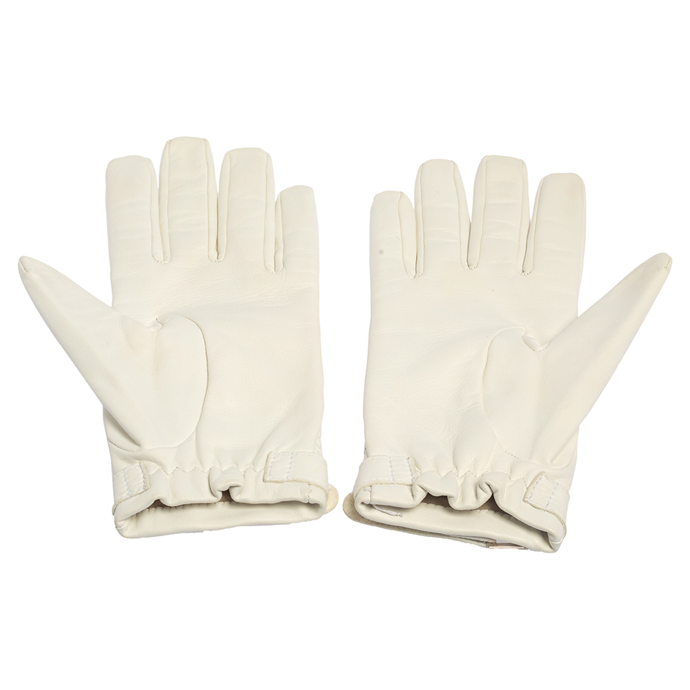 

Chanel White Quilted Strap Gloves