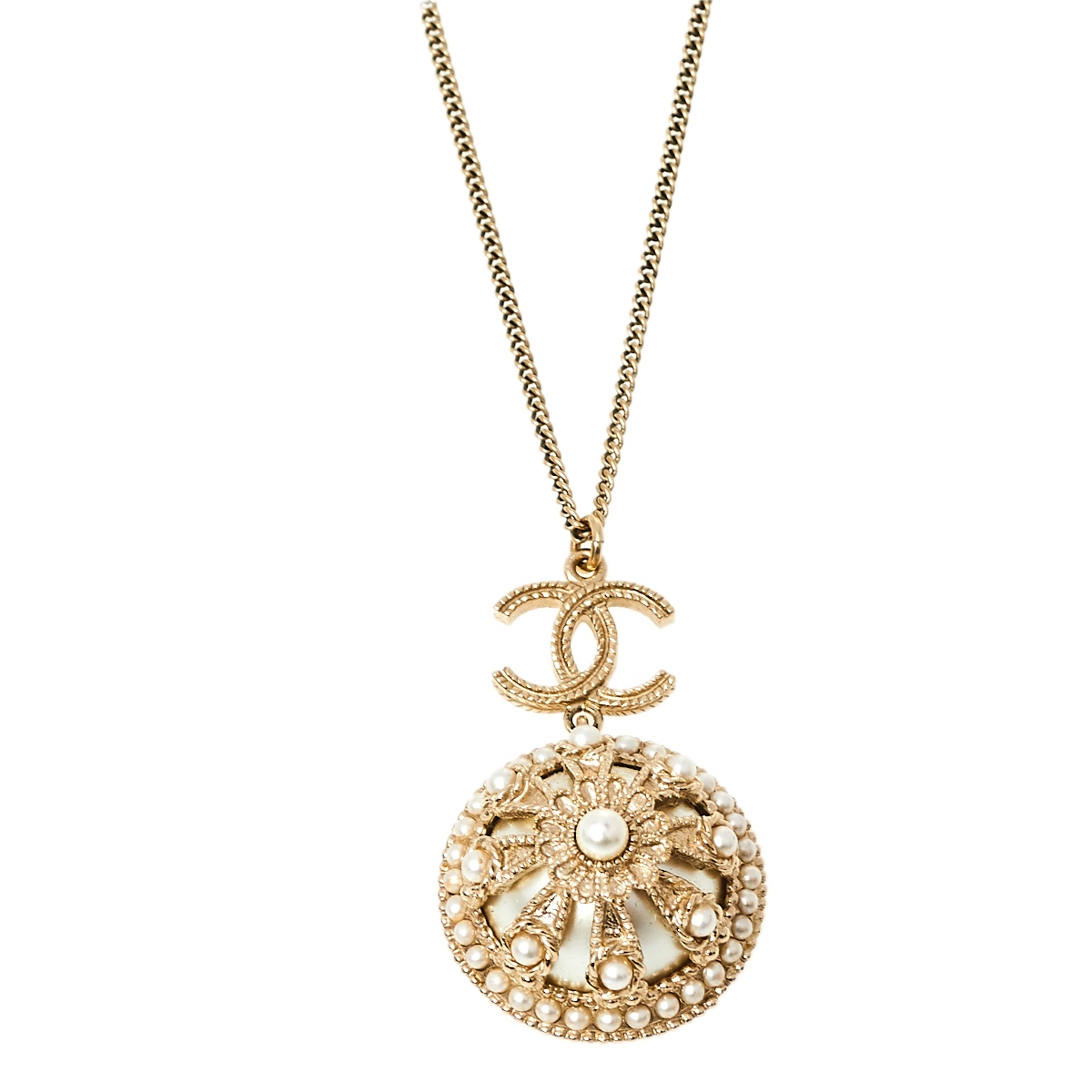 Click to view more detailed imagery on our partner's website Pre-owned Chanel Gold Tone Faux Pearl Floral Dome Pendant Chain Necklace
