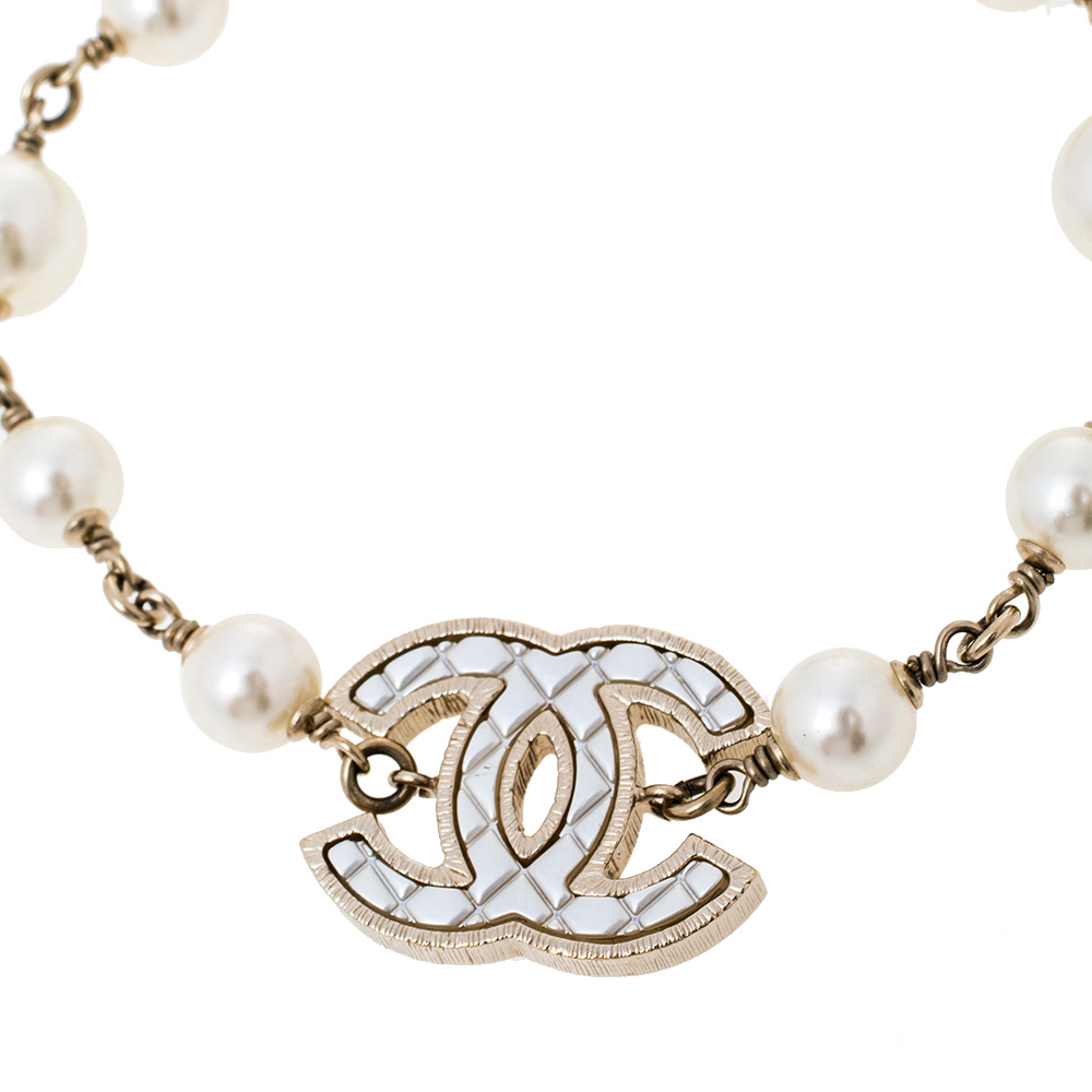 

Chanel Gold Tone Quilt Patterned CC Pearl Bracelet