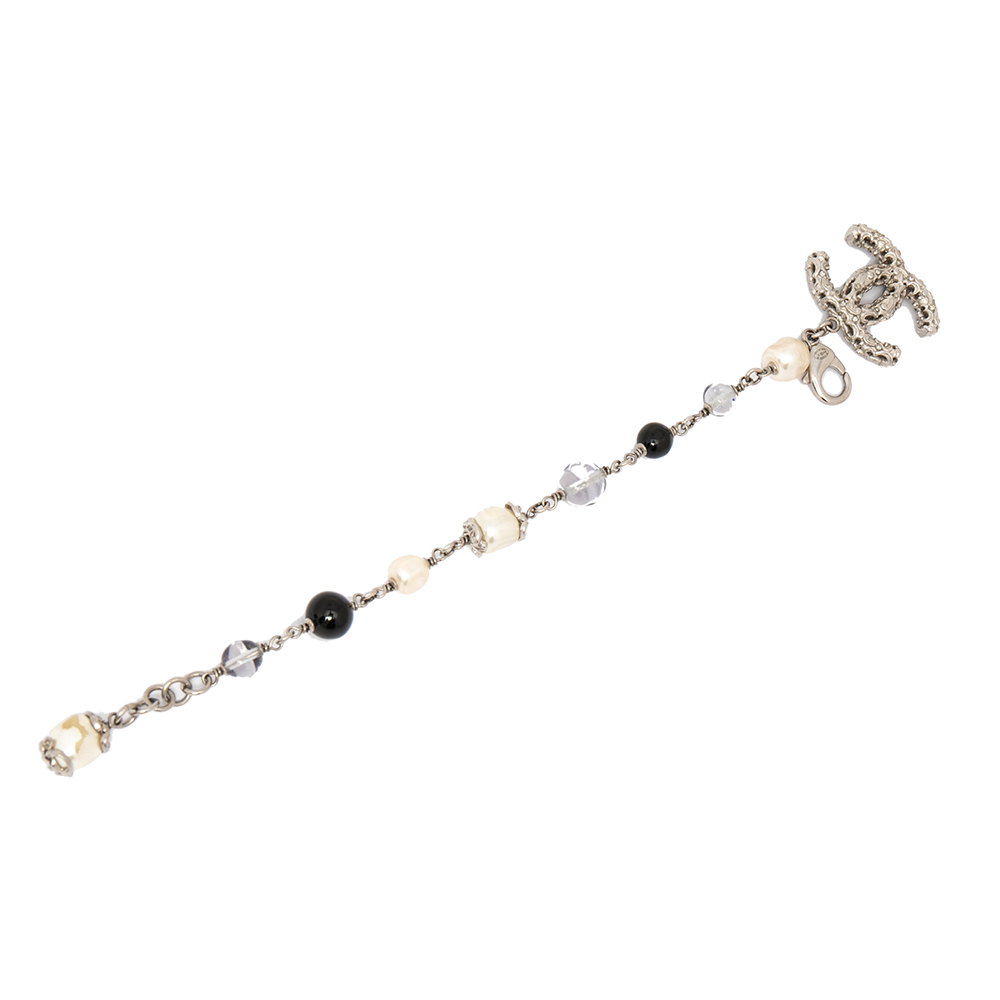 

Chanel Silver Tone Faux Pearl Beaded CC Logo Charm Bracelet