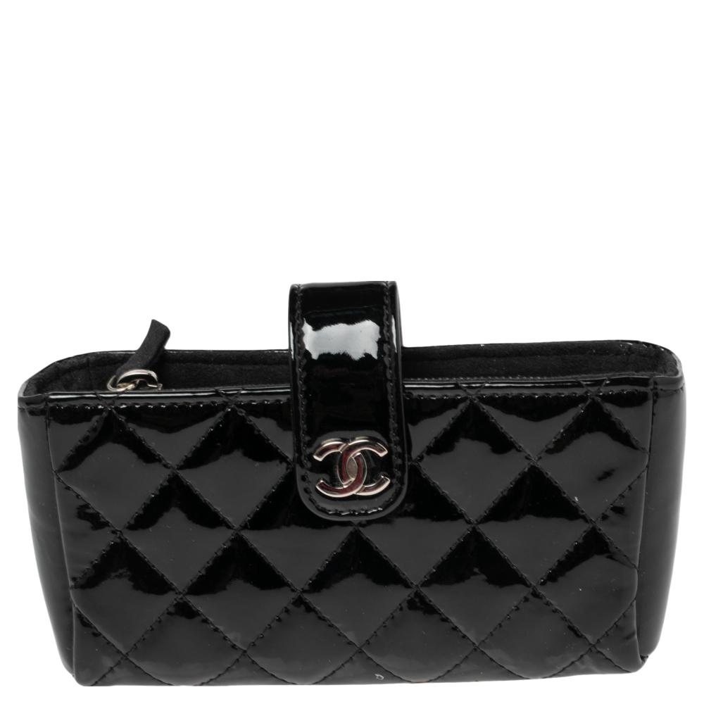 Pre Owned Chanel Black Quilted Patent Leather CC Phone Holder Pouch