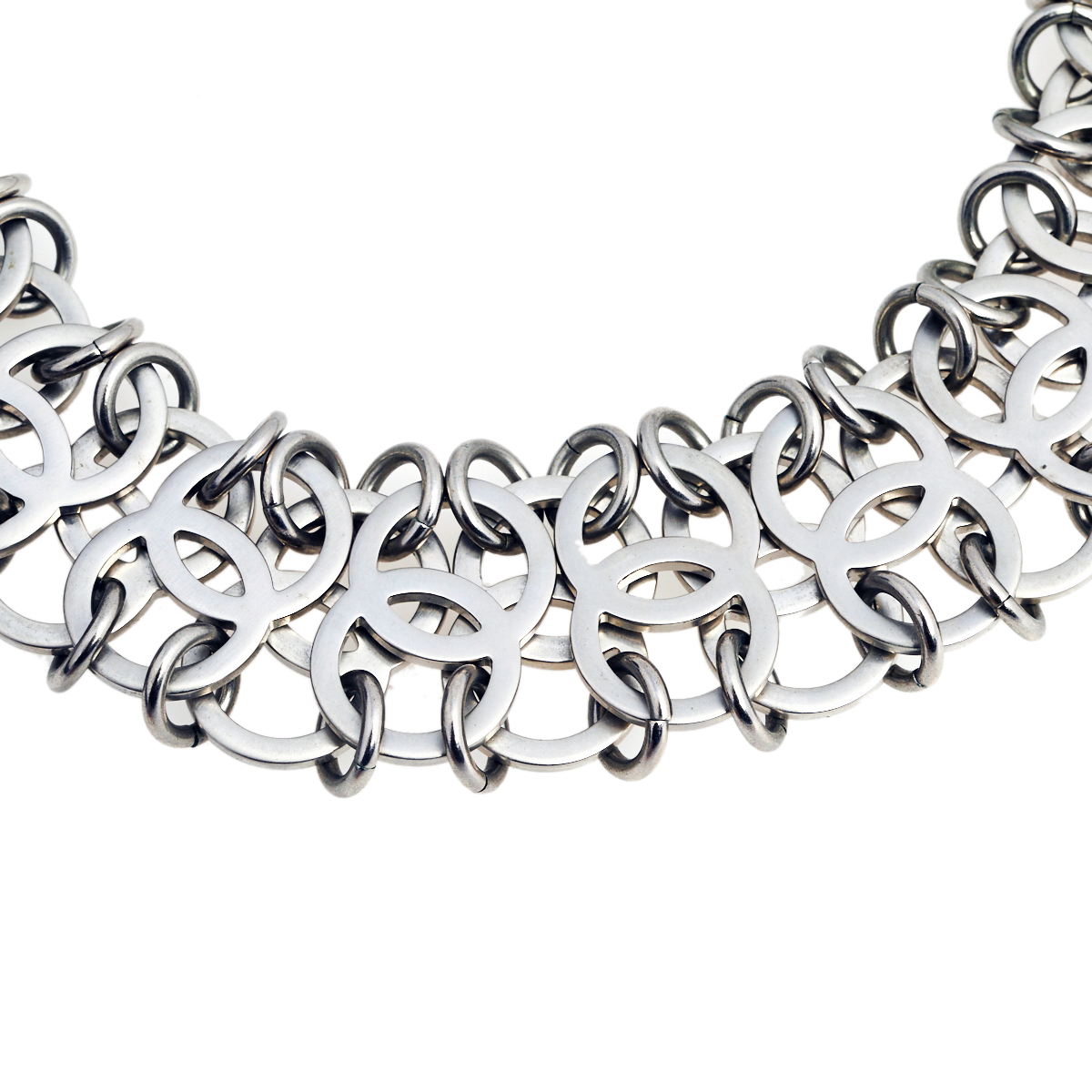 

Chanel Silver Tone Interlocking CC Rings Choker