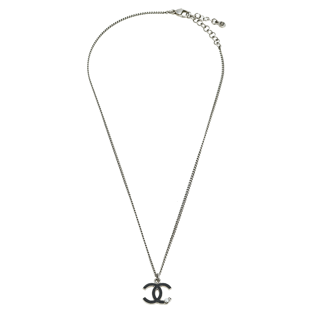 

Chanel Silver Tone Black Resin and Pearl CC Pendant Necklace