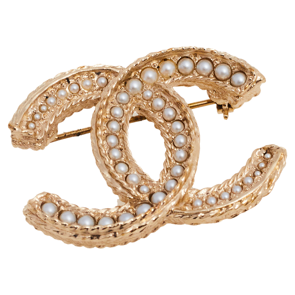 

Chanel Plate Gold Tone Faux Pearl CC Brooch