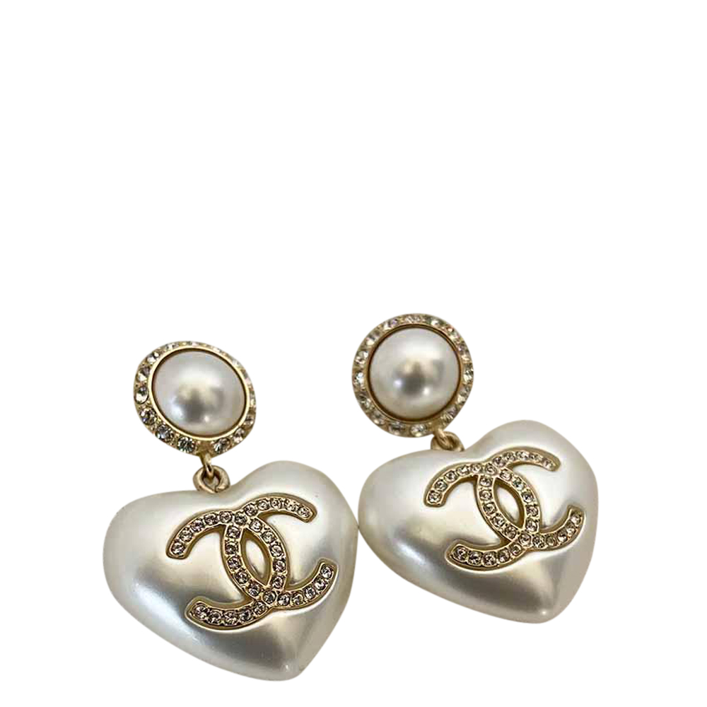 

Chanel White Faux Pearl Heart Fall/Winter 2021 Earrings