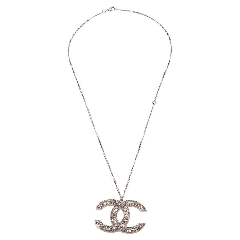 

Chanel CC Silver Tone Metal Pendant Necklace