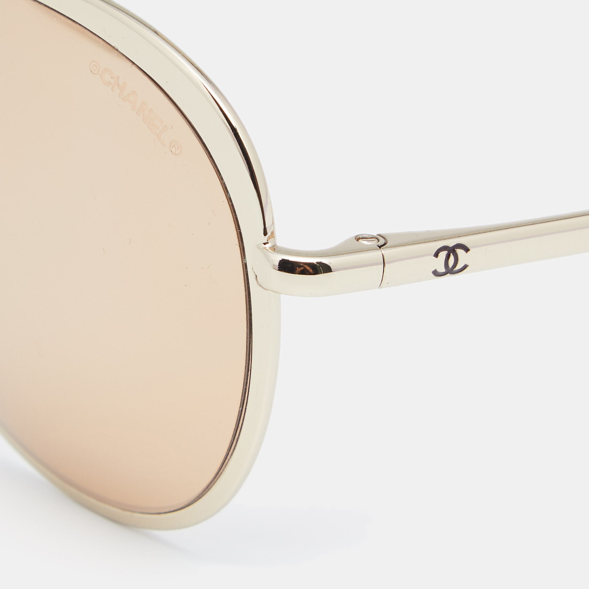 

Chanel Gold Tone/ Gold Mirrored 4206 Aviator Sunglasses