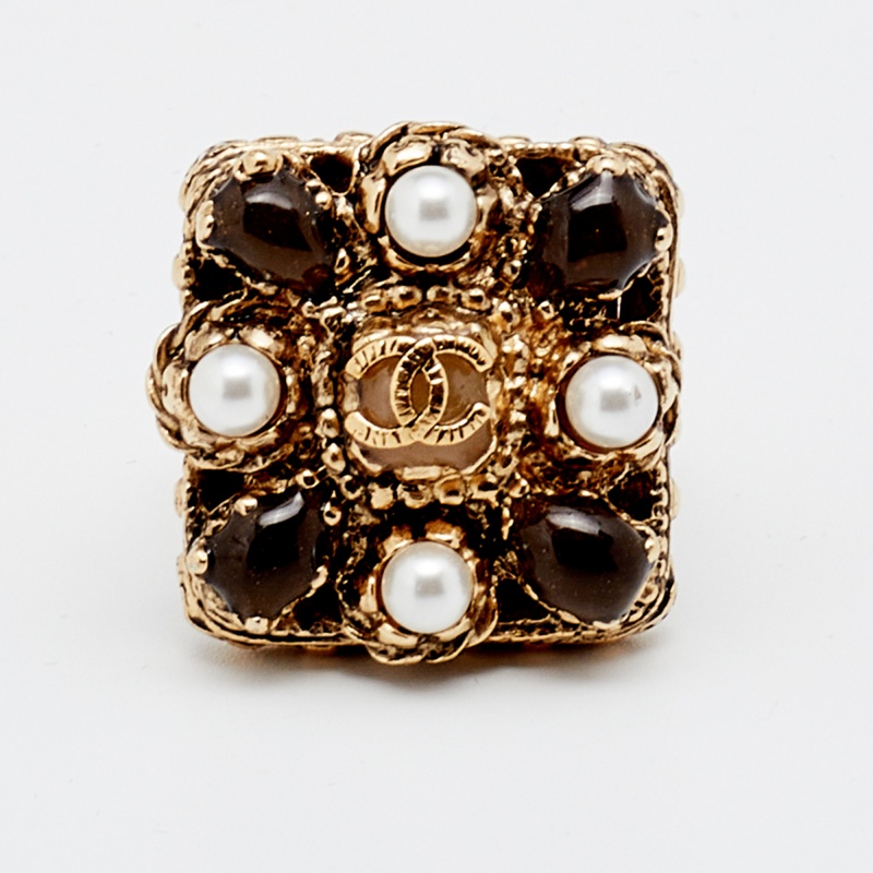 

Chanel Gold Tone Gripoix CC Square Cocktail Ring Size EU 54