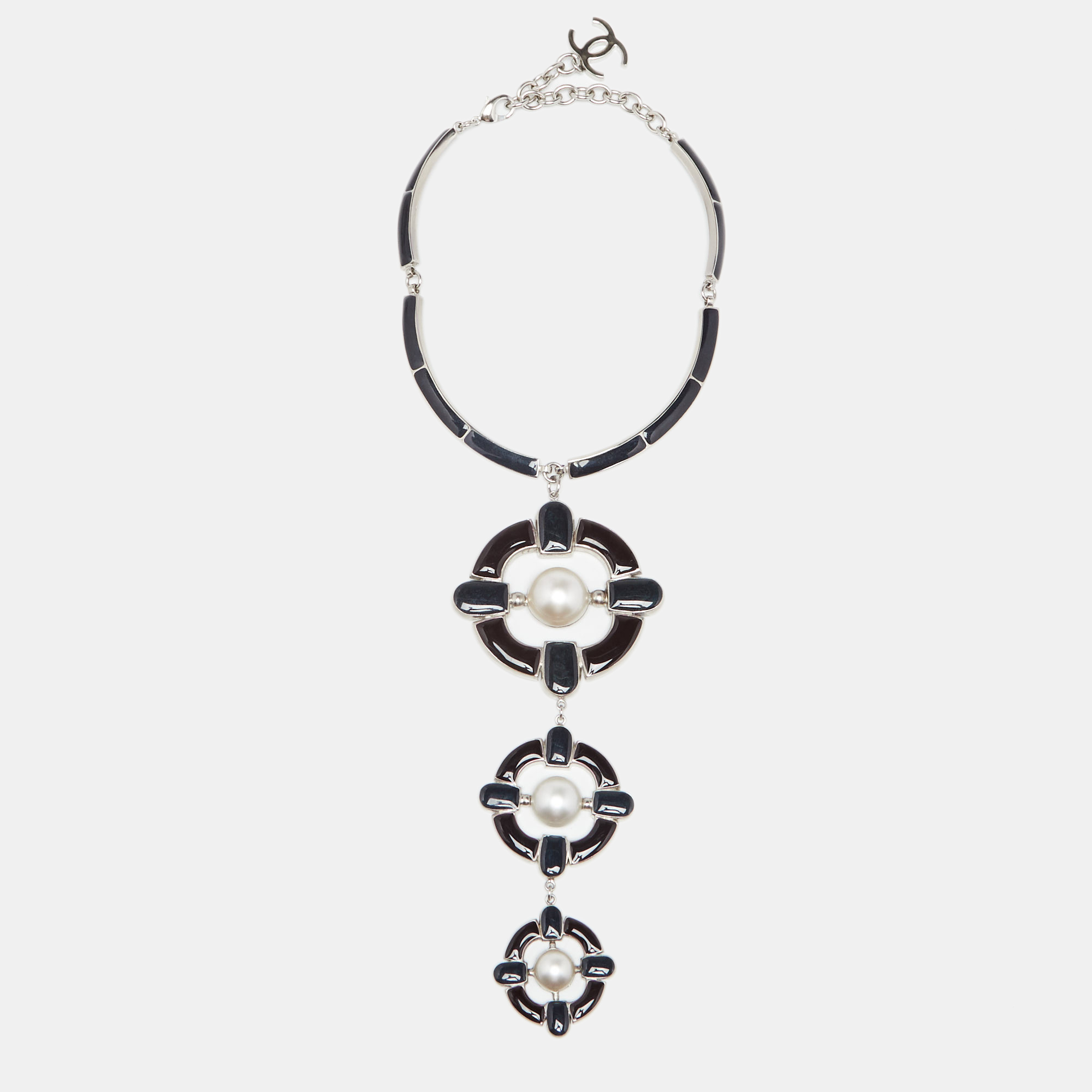 

Chanel CC Gripiox Faux Pearl Silver Tone Metal Necklace