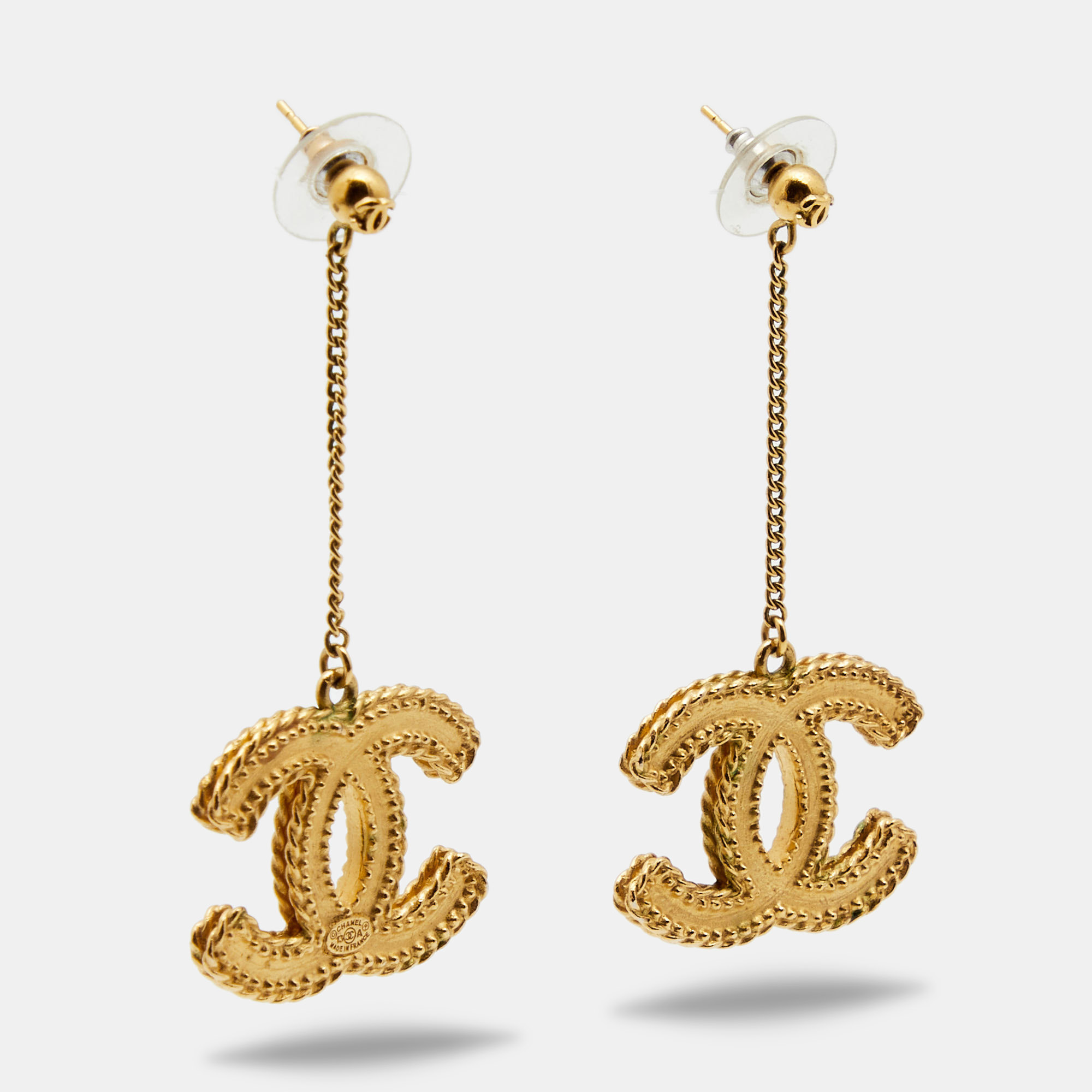 

Chanel Gold Tone Chain Link CC Drop Earrings