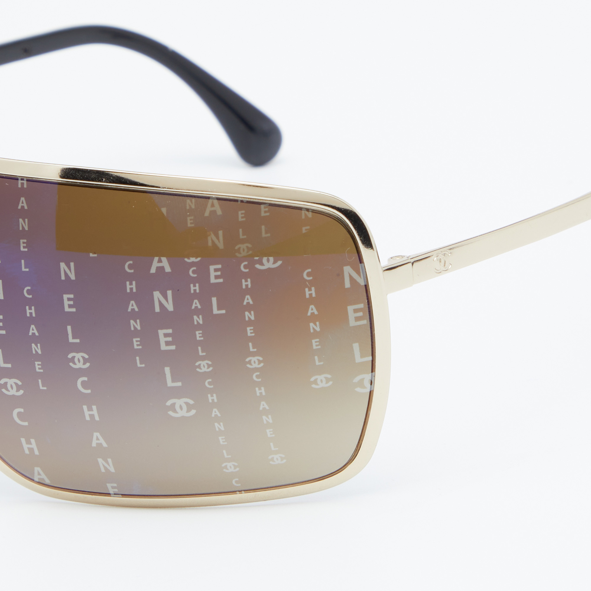 

Chanel Gold Tone/Brown Gradient Hologram 71213 Shield Sunglasses